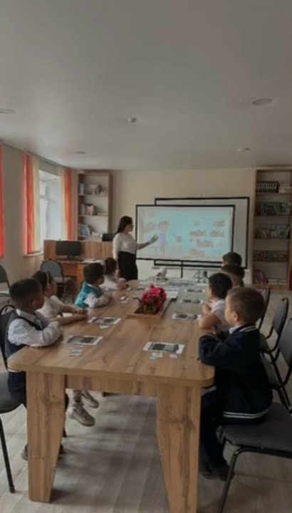 "Ғарыш көрген үш қазақ" тақырыбында  танымдық сабақ өткізілді.